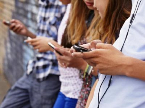 Proposta di legge negli Stati Uniti per vietare i social ai minori di 13 anni: ‘salute dei giovani a rischio e violazioni sulla privacy’