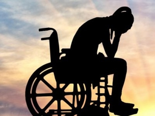 Francia: sanzione da 1,7 milioni di euro a una società informatica che gestisce prestazioni sanitarie per persone con disabilità
