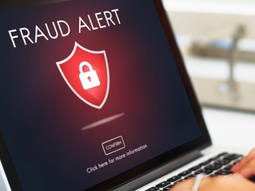 Truffe Online: chi non sa riconoscere i contenuti falsi generati dall’AI è 5 volte più vulnerabile