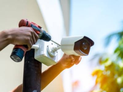 Videosorveglianza: sanzionato un commerciante per le riprese 'fai da te'
