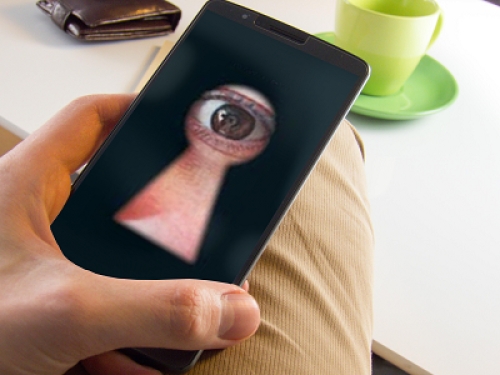 Francia: la polizia potrà accedere da remoto a microfoni e telecamere degli smartphone